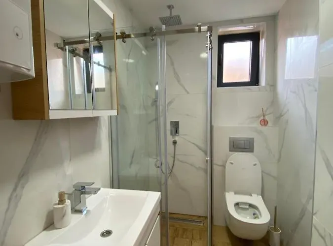 Daire Nikolic Nora *