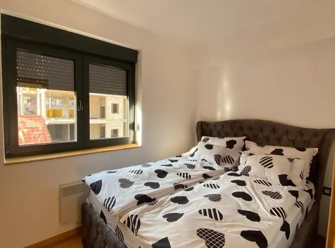 Nikolic Nora アパート